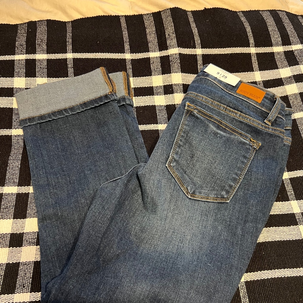 Judy Blue Mid Rise Capri Fit Size 9/29